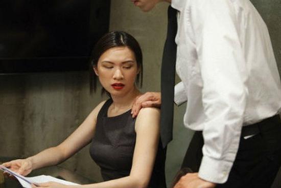 Chán vợ 'lắm lời' chồng lấy nữ đồng nghiệp, 1 năm sau nhận ra sự thật chát đắng