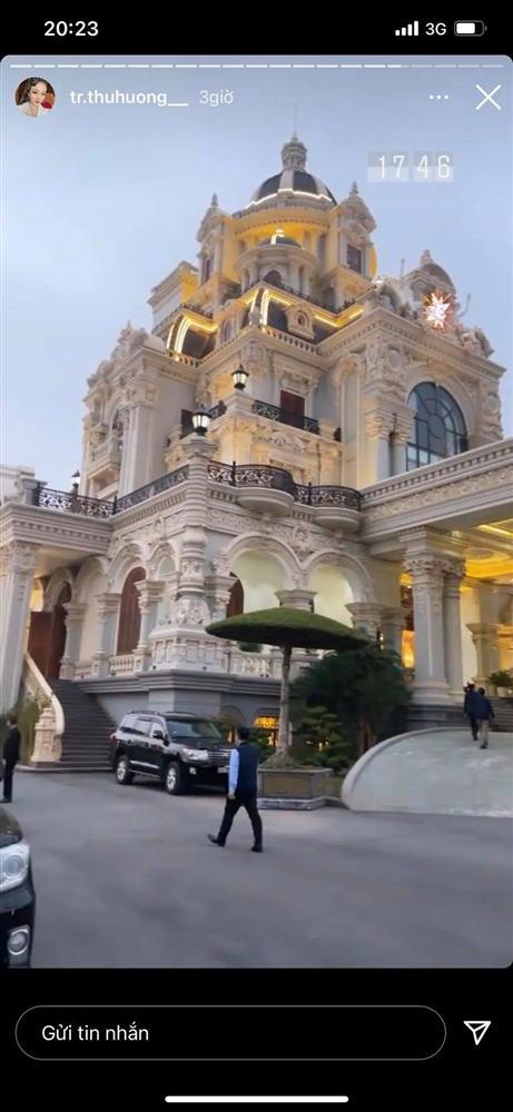 Cô dâu Nam Định tổ chức tiệc trong lâu đài, nhan sắc gái 1 con gây chú ý-4