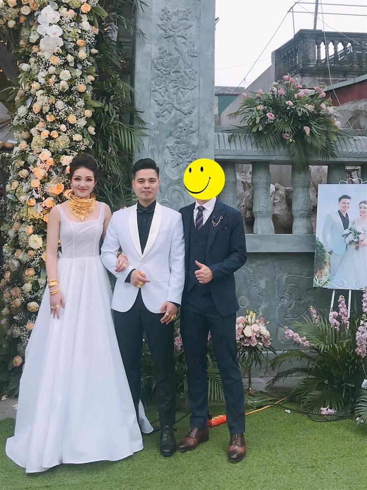 Cô dâu Nam Định tổ chức tiệc trong lâu đài, nhan sắc gái 1 con gây chú ý-6