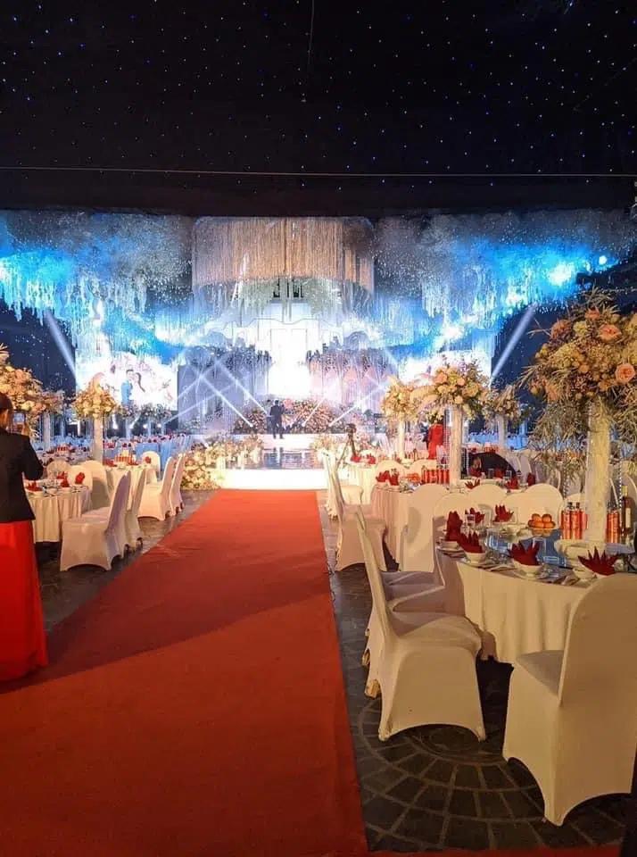 Không gian, thực đơn đám cưới khủng trong lâu đài dát vàng ở Ninh Bình-3