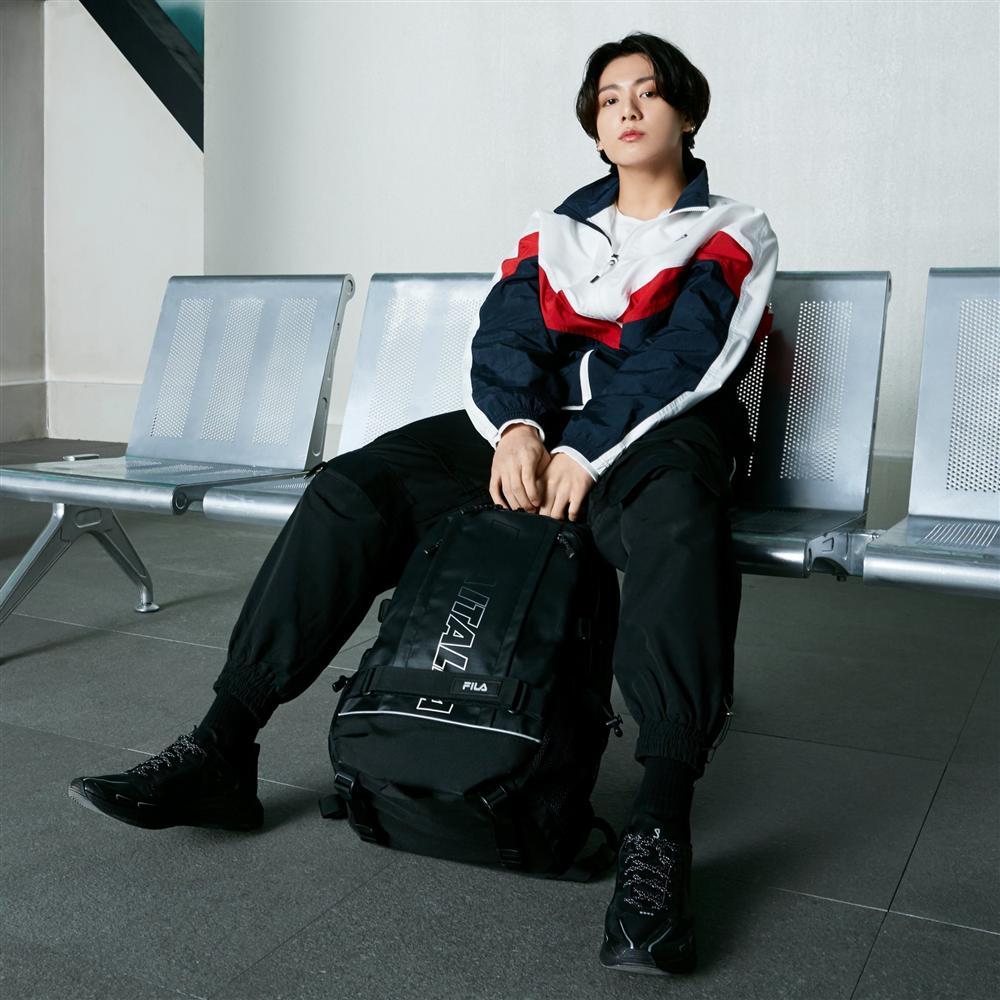 Nam thần thích ở ẩn Jungkook náo loạn MXH ngày trở lại-2