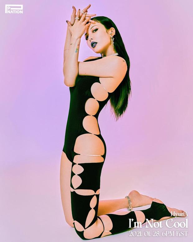 HyunA và Dua Lipa đọ dáng trong bộ trang phục cut-out hở 70% cơ thể-1