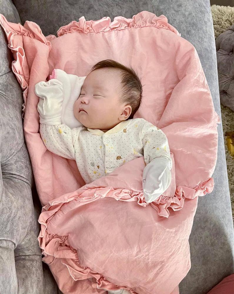 Khắc Việt lần đầu hé lộ dung mạo cặp nhóc tỳ song sinh-2