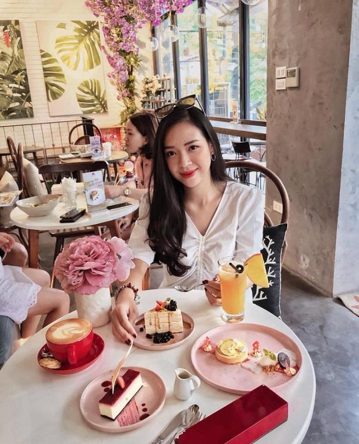 Đầu xuân ngọt ngào với 3 quán cafe tone hồng đốn tim hội bánh bèo ở Hà Nội-11