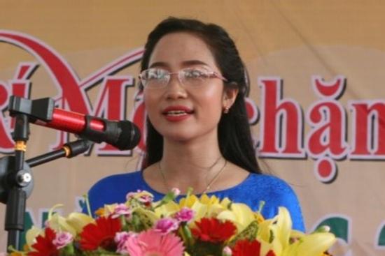 Nữ hiệu trưởng bị tống tiền bằng clip nhạy cảm