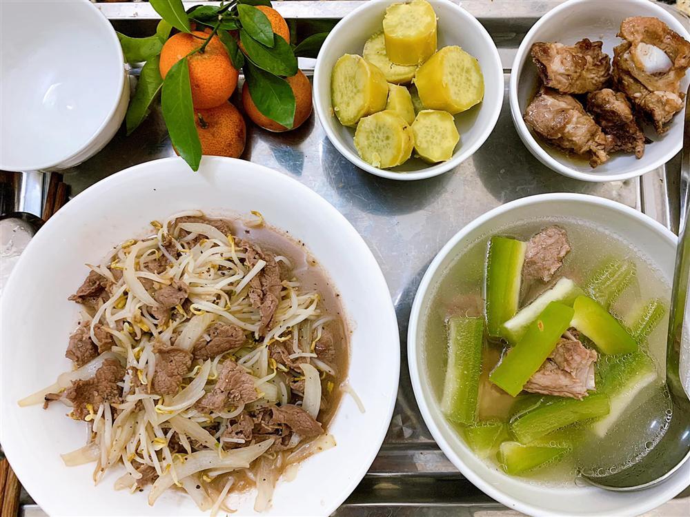 Bữa cơm cữ chồng nhà người ta trổ tài khiến ai cũng ghen tị với cô vợ số hưởng-4