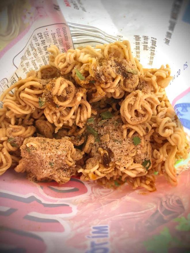 Những kiểu ăn uống mang tên cuối tháng hết tiền của sinh viên, nhìn vừa thương vừa buồn cười-7