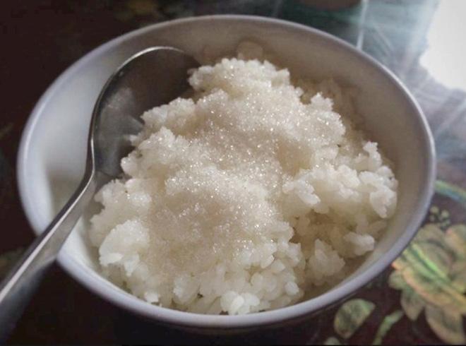 Những kiểu ăn uống mang tên cuối tháng hết tiền của sinh viên, nhìn vừa thương vừa buồn cười-9