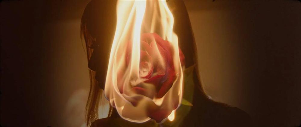 Nhan sắc thăng hạng nhưng Rosé BlackPink vẫn không thoát khỏi kiếp chà sàn nhà-6