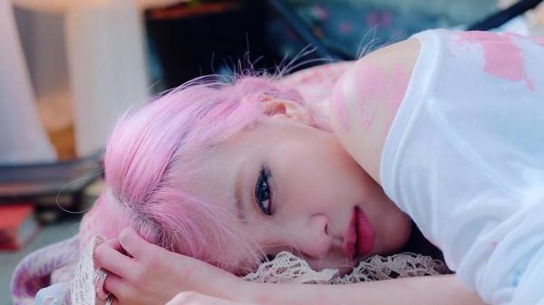 Nhan sắc thăng hạng nhưng Rosé BlackPink vẫn không thoát khỏi kiếp chà sàn nhà-8