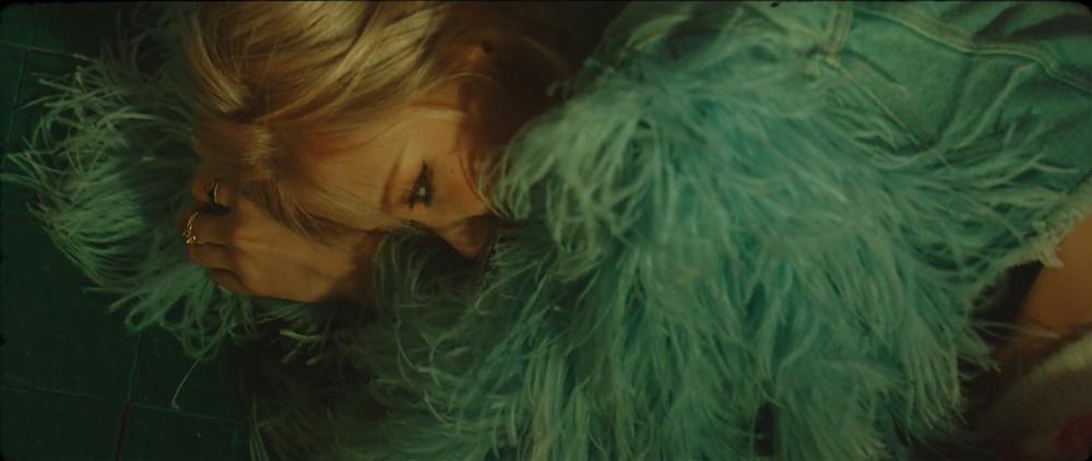 Nhan sắc thăng hạng nhưng Rosé BlackPink vẫn không thoát khỏi kiếp chà sàn nhà-7