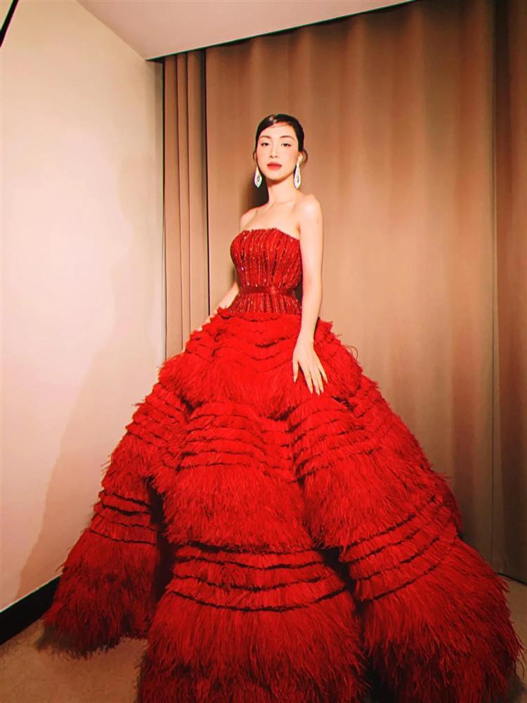 Cao 1m55, Hòa Minzy vẫn cân đẹp khi đụng hàng Ngọc Trinh - Lâm Khánh Chi-1