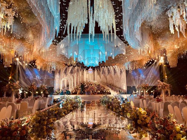 Lộ diện cô dâu chú rể trâm anh thế phiệt trong lâu đài dát vàng: Riêng tiền cỗ 14 tỷ đồng-2