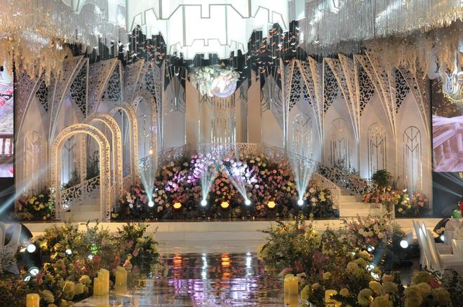 Lộ diện cô dâu chú rể trâm anh thế phiệt trong lâu đài dát vàng: Riêng tiền cỗ 14 tỷ đồng-9