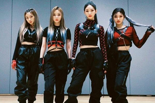 Là đại sứ nhưng aespa lần nào diện đồ Givenchy cũng bị chê phèn-6