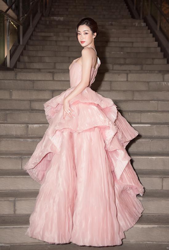 SAO MẶC ĐẸP: Thủy Tiên - Đỗ Mỹ Linh hóa nàng thơ với váy áo tông hồng pastel-5