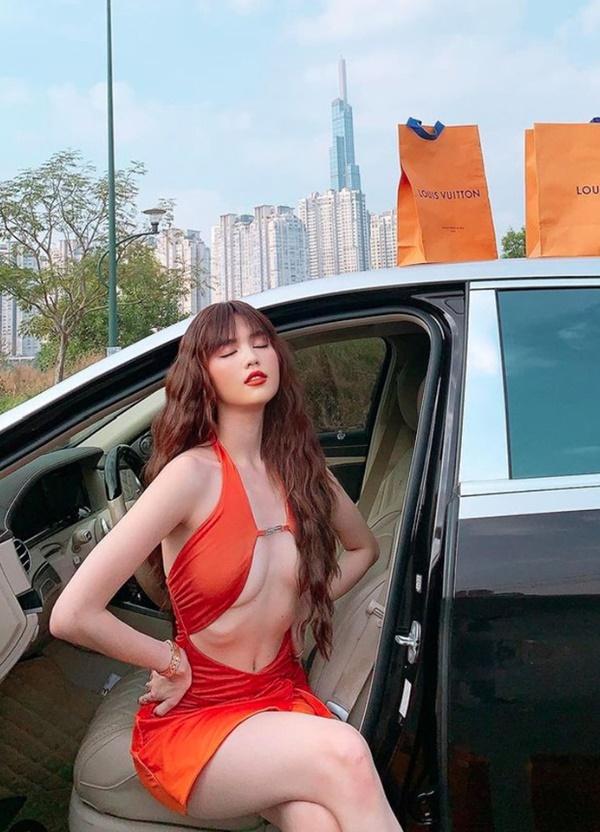 Ngọc Trinh diện quần tụt để lộ cả nội y, vô tình tố cáo body gầy gò, vòng 1 căng đầy bỗng bốc hơi mất tăm-5