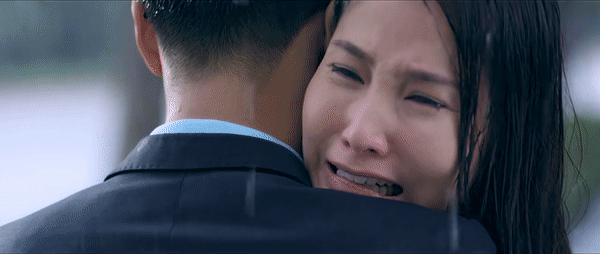 Hậu trường hài hước trong Hướng Dương Ngược Nắng: Nữ diễn viên bị xe tông bởi... 1 chiếc đèn-7