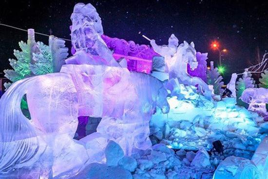 Những tác phẩm điêu khắc khổng lồ trên tuyết ở Pháp