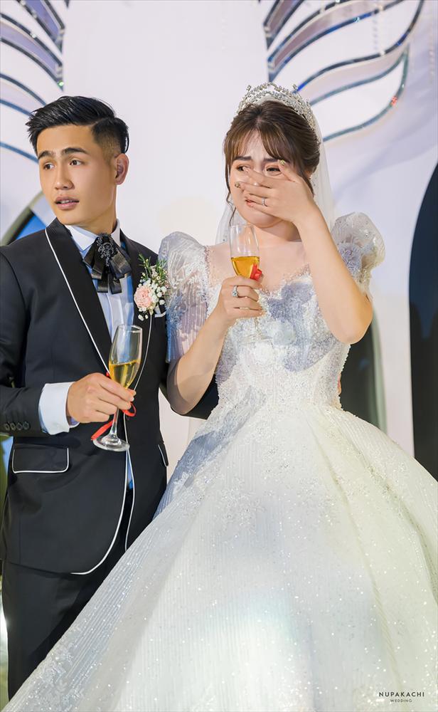 Đám cưới cổ tích ở Bắc Ninh: Riêng tiền thiết kế 30 tỷ, 300 xế xịn đỗ kín đường-16