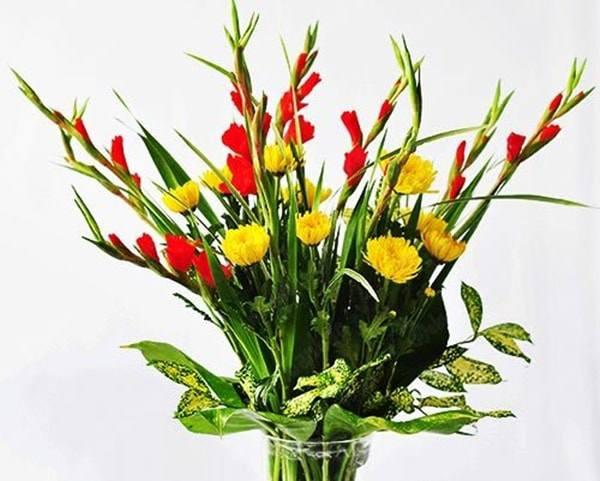 Cách cắm hoa lay ơn để bàn thờ đẹp và tươi lâu ngày Tết-5