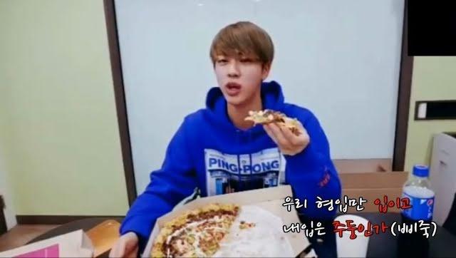 Jin BTS từng nổi điên với mẹ chỉ vì... mấy miếng pizza-4