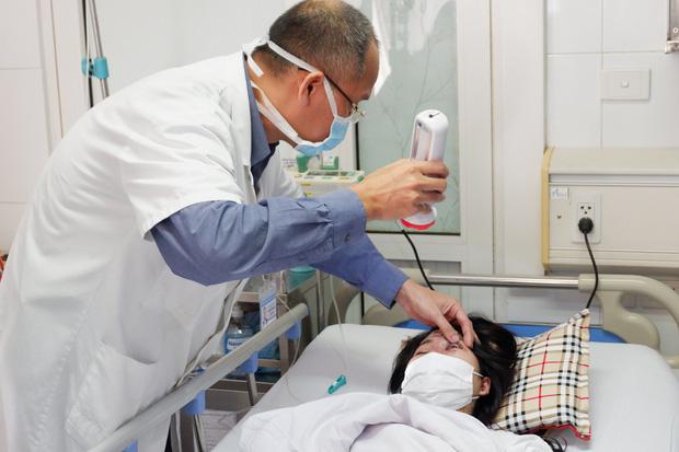 Thiếu nữ 21 tuổi mù mắt trái vì nhờ bạn thân tiêm filler nâng mũi đón Tết-1