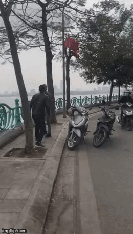 Ngang ngược: Chồng đi đánh ghen bị nhân tình của vợ đấm đá túi bụi-1