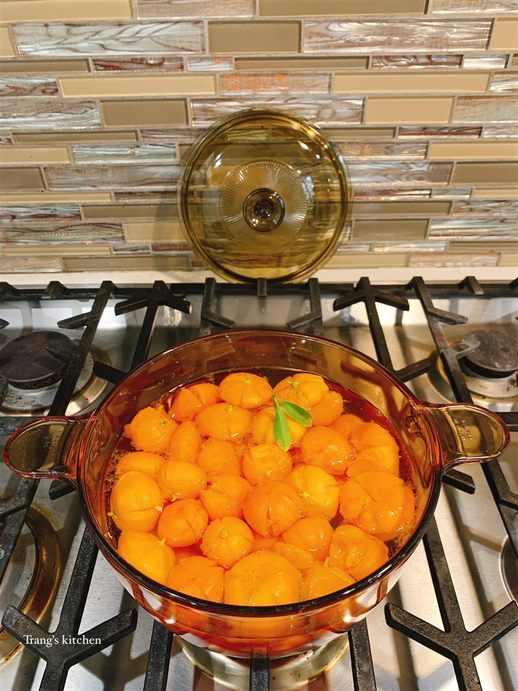 Học lỏm cách làm mứt quất ăn Tết của mẹ Việt ở Mỹ-4