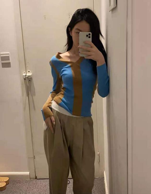 Con gái Vương Phi - Lý Á Bằng chăm khoe dáng-1