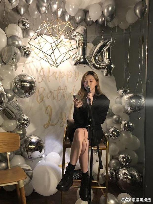 Con gái Vương Phi - Lý Á Bằng chăm khoe dáng-8