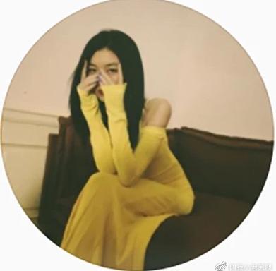 Con gái Vương Phi - Lý Á Bằng chăm khoe dáng-3