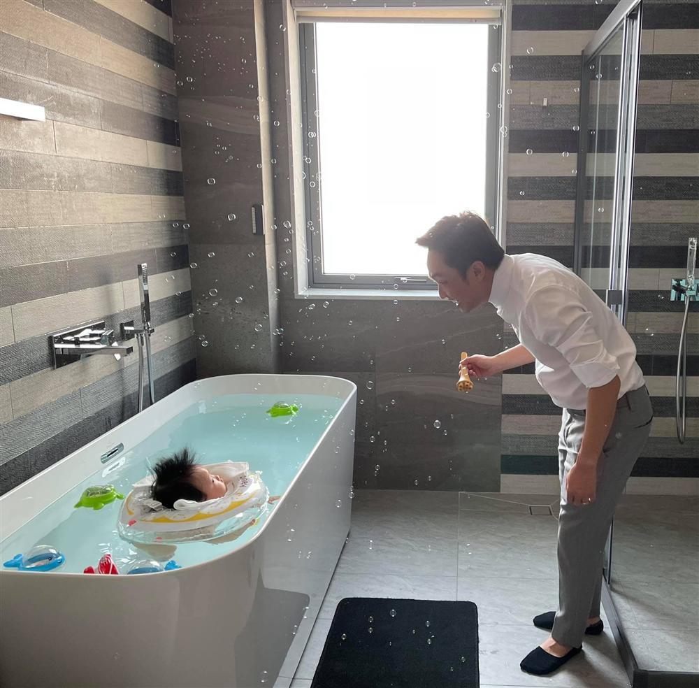 Loạt ảnh bao ngầu của con gái Cường Đô La trong biệt thự triệu đô-12