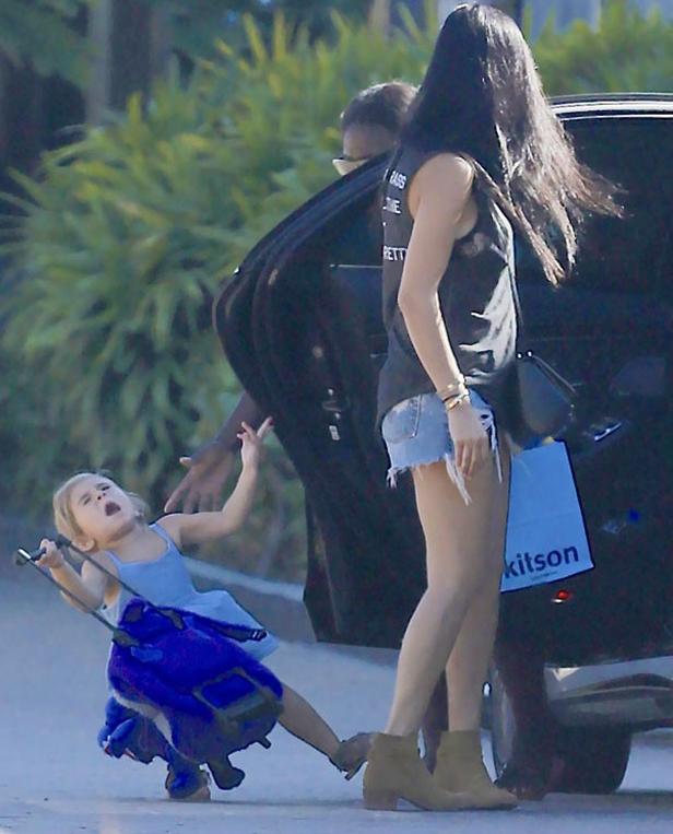 Vừa cười vừa lo ngay ngáy trước màn trông con của các ông bố, bà mẹ đệ nhất đoảng-7