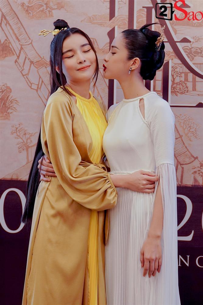 Hoạn thư Cao Thái Hà ôm hôn thắm thiết Kiều Trình Mỹ Duyên-3