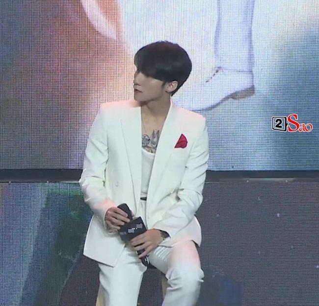 Sơn Tùng xuất hiện hốc hác, mặt nhọn hoắt, không một lời đả động Thiều Bảo Trâm-7