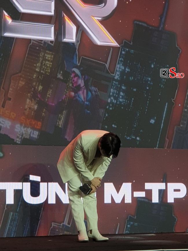 Sơn Tùng xuất hiện hốc hác, mặt nhọn hoắt, không một lời đả động Thiều Bảo Trâm-13