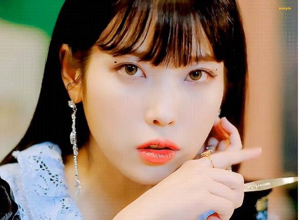 IU trở lại với Celebrity: Lâu lắm mới thấy nhảy, thay tới 10 bộ đồ trong MV-5