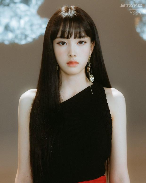 Ảnh thẻ của tân binh để tóc mái đẹp nhất Kpop chỉ sau Lisa (BLACKPINK)-2