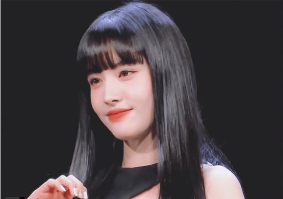 Ảnh thẻ của tân binh để tóc mái đẹp nhất Kpop chỉ sau Lisa (BLACKPINK)-3