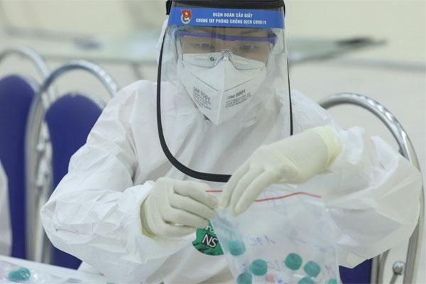 Ca Covid-19 mới ở Quảng Ninh đã đi họp lớp, hát karaoke, ăn đêm...-1