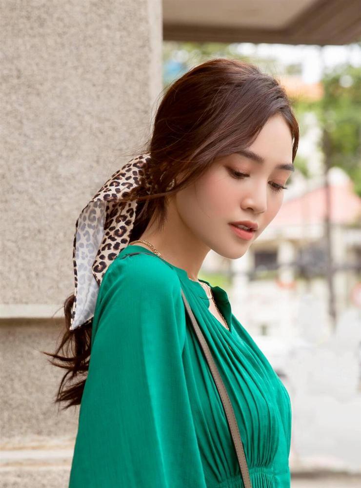 Ninh Dương Lan Ngọc và Nhã Phương lộ mặt tròn xoe vì nhầm kiểu tóc, sai một li đi một dặm!-12