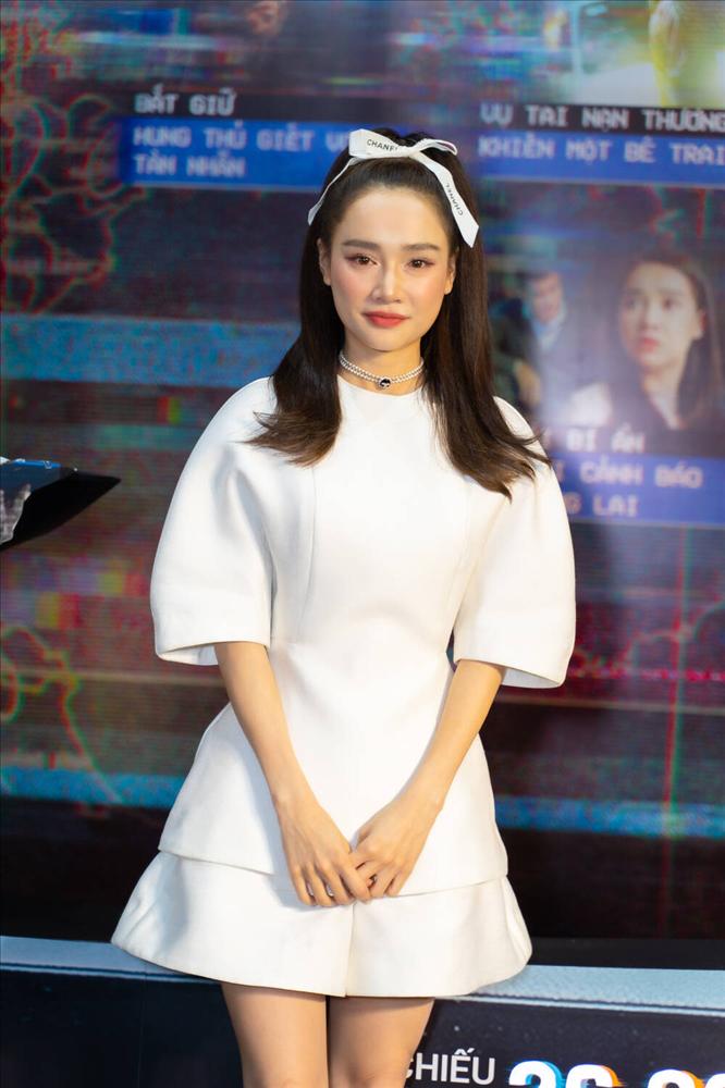 Ninh Dương Lan Ngọc và Nhã Phương lộ mặt tròn xoe vì nhầm kiểu tóc, sai một li đi một dặm!-2