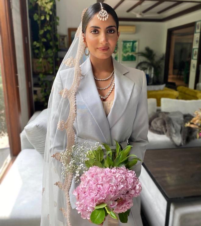 Những cô dâu diện giày sneakers, quần ngắn trong ngày cưới-6