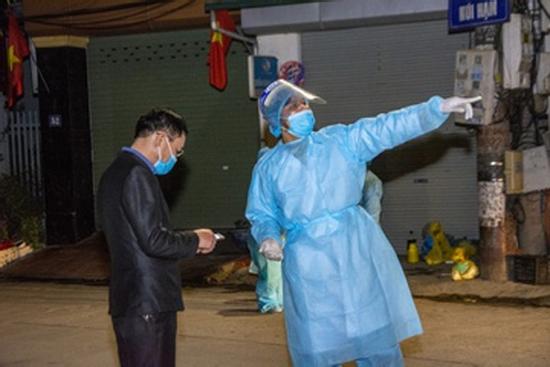 Trước khi phát hiện mắc Covid-19, nữ công nhân ở Hải Dương đi khám, đi chợ, đi ăn cỗ...