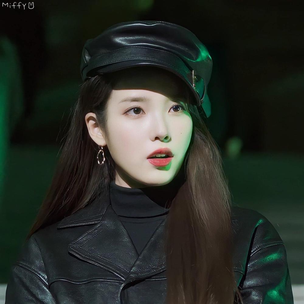 IU thay liên tục 11 bộ đồ hiệu đắt đỏ trong MV Celebrity-3