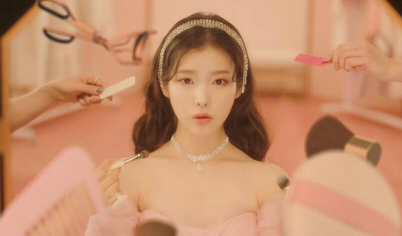 IU thay liên tục 11 bộ đồ hiệu đắt đỏ trong MV Celebrity-9