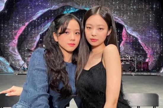 BLACKPINK Jisoo - Jennie nhận bão 'like' với màn đọ sắc đỉnh cao