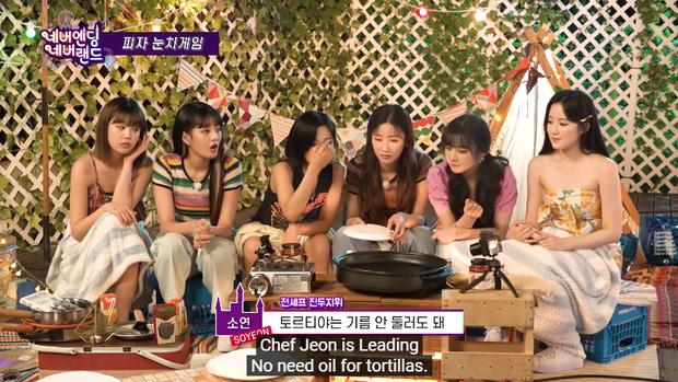 Tự tin khoe tài nấu ăn nhưng trưởng nhóm (G)I-dle lại khiến cả nhóm cười bể bụng với món pizza đen sì-2