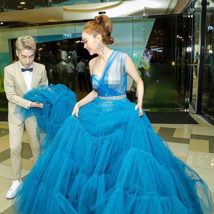 Những trang phục lộ nội y kém sang khiến sao Việt muối mặt-1